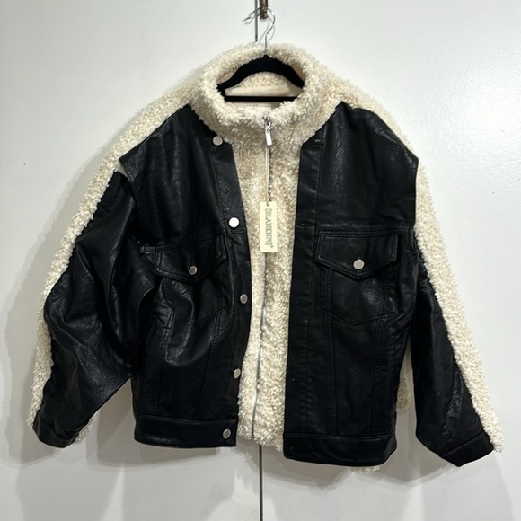 NWT Blank NYC Fresh Air Vegan Leather Sherpa Trucker Jacket Size Large - Picture 4 of 6